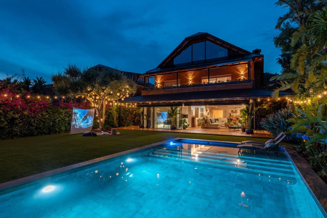 Вилла Barcelona'S Tropical Oasis Сан-Жуст-Десверн Экстерьер фото